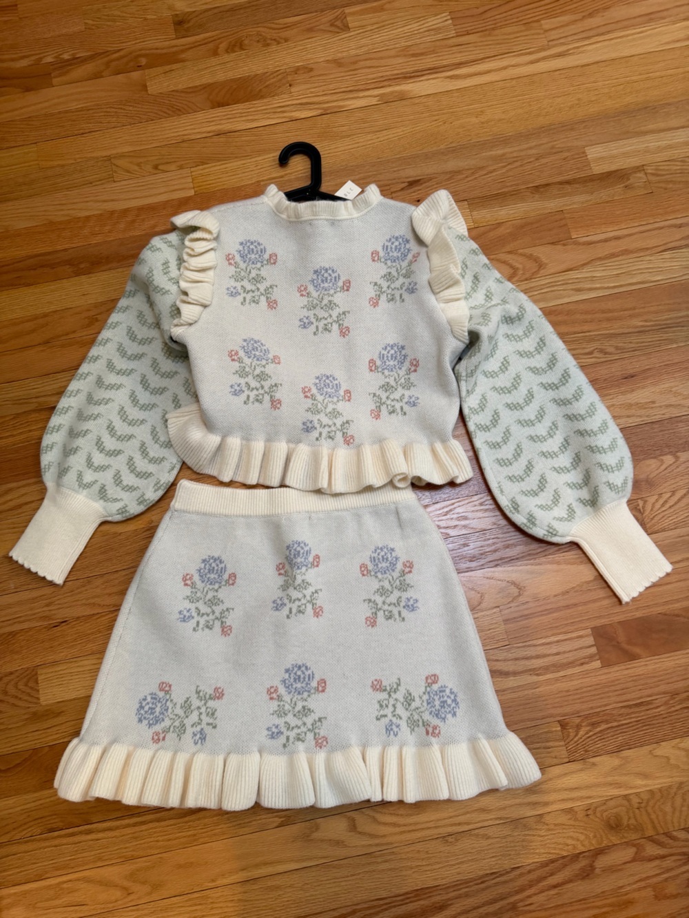Mable Cream Floral Knit Mini Skirt / Sweater Set with Ruffle Hem Size Large - Picture 5 of 6